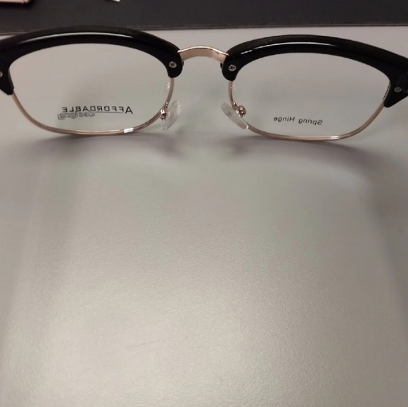 Eyeglasses - Picture 5 of 6